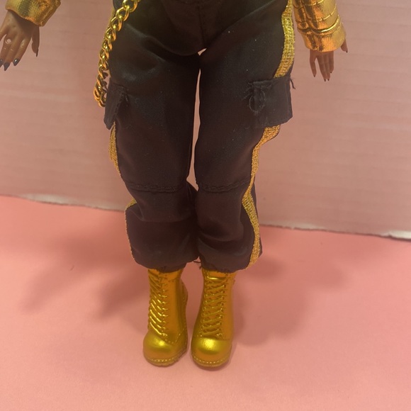 Lol Surprise OMG 24K DJ Doll - Picture 5 of 7